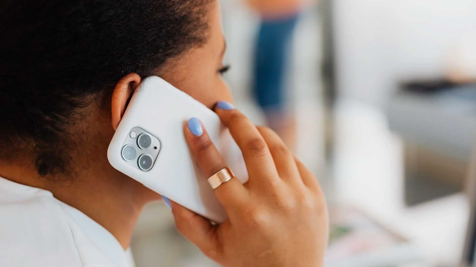 How To Protect Your Skin From the Bacteria on Your Phone – Porcelain Skin